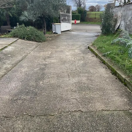 Séjour chez l'habitant Violette Cote Aeroport Calme Charmante *